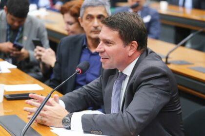 Comissão aprova aumento de pena para sequestro quando refém for usado como escudo