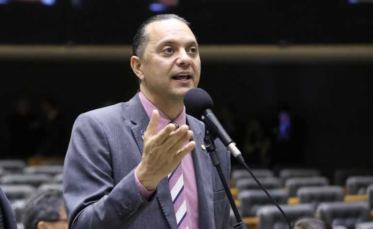 Comissão aprova auxílio financeiro para cuidador familiar de idoso ou pessoa com deficiência
