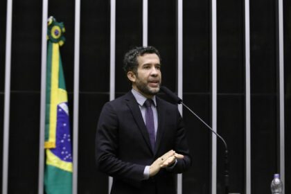 Conselho de Ética analisa processo contra deputado André Janones