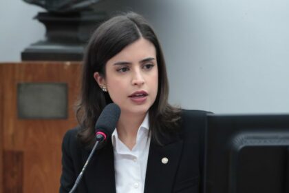 Proposta permite propaganda eleitoral em duas línguas