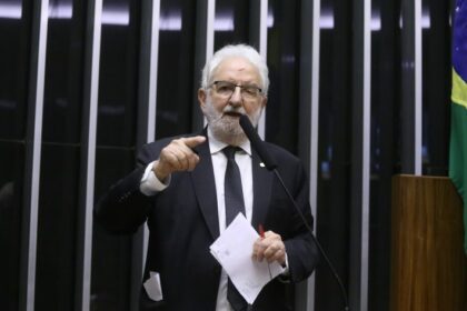 Decisão do governo de recorrer contra derrubada de aumento do IOF repercute nos discursos de deputados