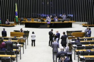 Plenário da Câmara reúne-se nesta manhã para votar criação de grupos parlamentares