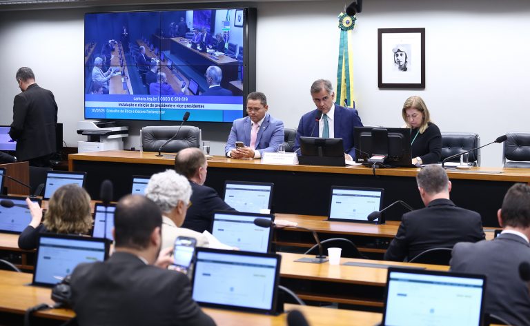 Conselho de Ética se reúne nesta terça para instaurar processo contra Gilvan da Federal
