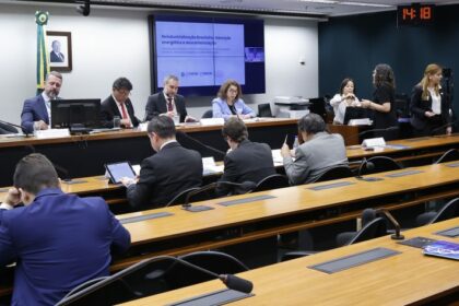 Meta de inflação de 3% ao ano é criticada em debate sobre taxa de juros
