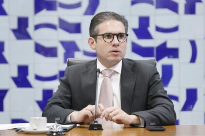 Motta busca solução para as contas públicas sem aumento de IOF