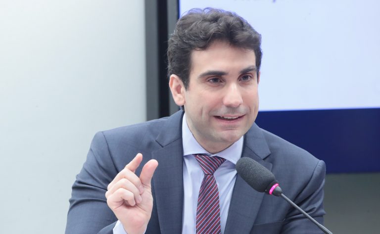 Presidente do Banco Central justifica taxa de juros em audiência na Câmara
