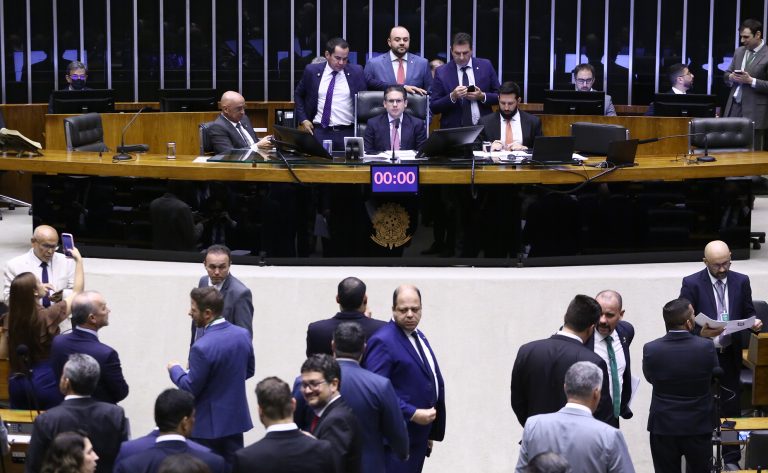 Câmara aprova projeto que proíbe uso de animais em testes de cosméticos
