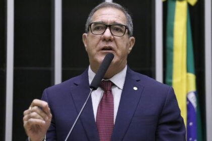 Projeto libera funcionamento de comércio aos domingos e feriados