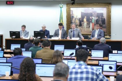Comissão da Câmara aprova projeto que isenta de Imposto de Renda quem ganha até R$ 5 mil mensais