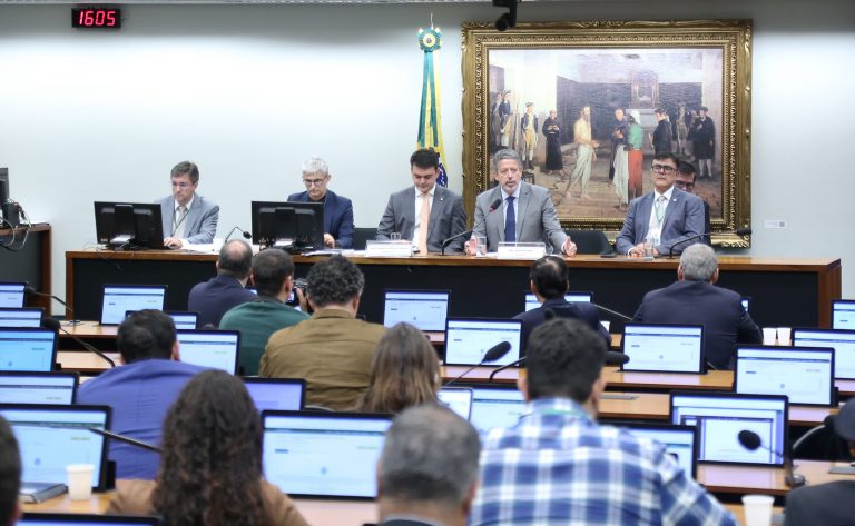 Comissão da Câmara aprova projeto que isenta de Imposto de Renda quem ganha até R$ 5 mil mensais