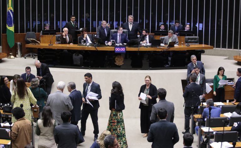 Câmara aprova ampliação de atividades que poderão ser terceirizadas nos presídios
