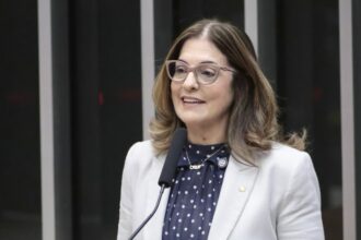 Comissão aprova garantia de atendimento prioritário no SUS para pacientes com endometriose