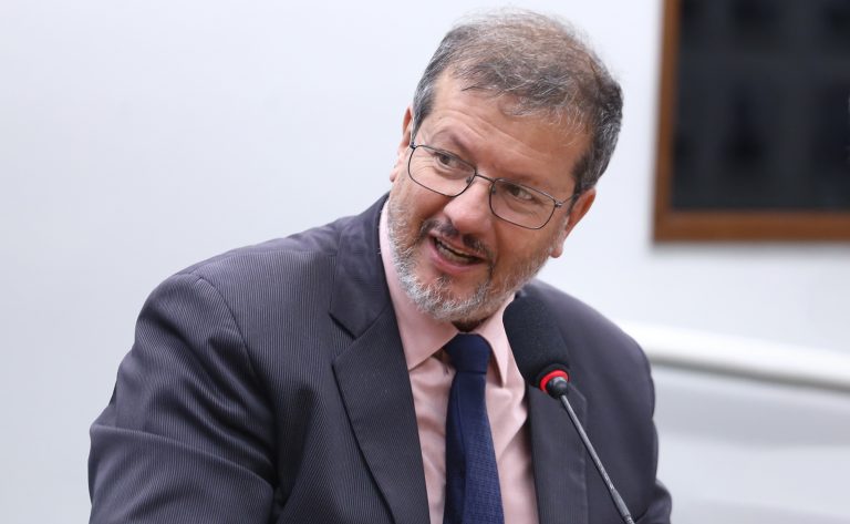 Comissão aprova isenção de tributos em equipamentos de informática vendidos para idosos carentes