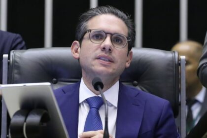 Motta: não cabe à Câmara deliberar sobre a prisão de Zambelli, apenas sobre a perda de mandato