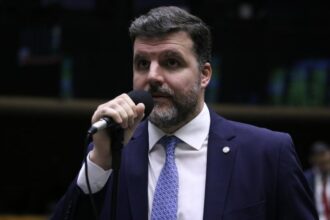 Deputados manifestam-se a favor e contra o projeto sobre licenciamento ambiental