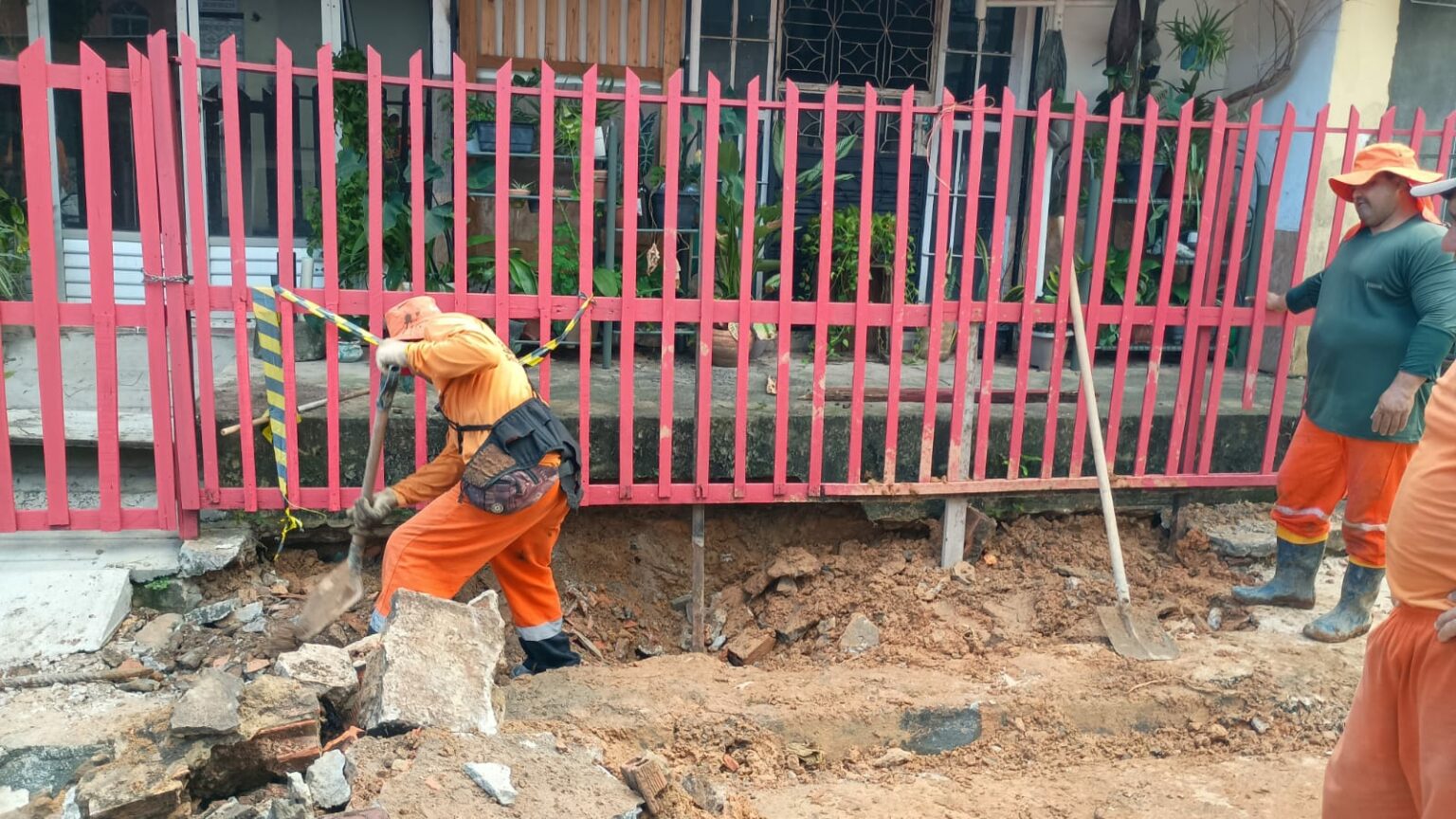 PMM substitui tubos por manilhas de concreto no bairro Alvorada 2