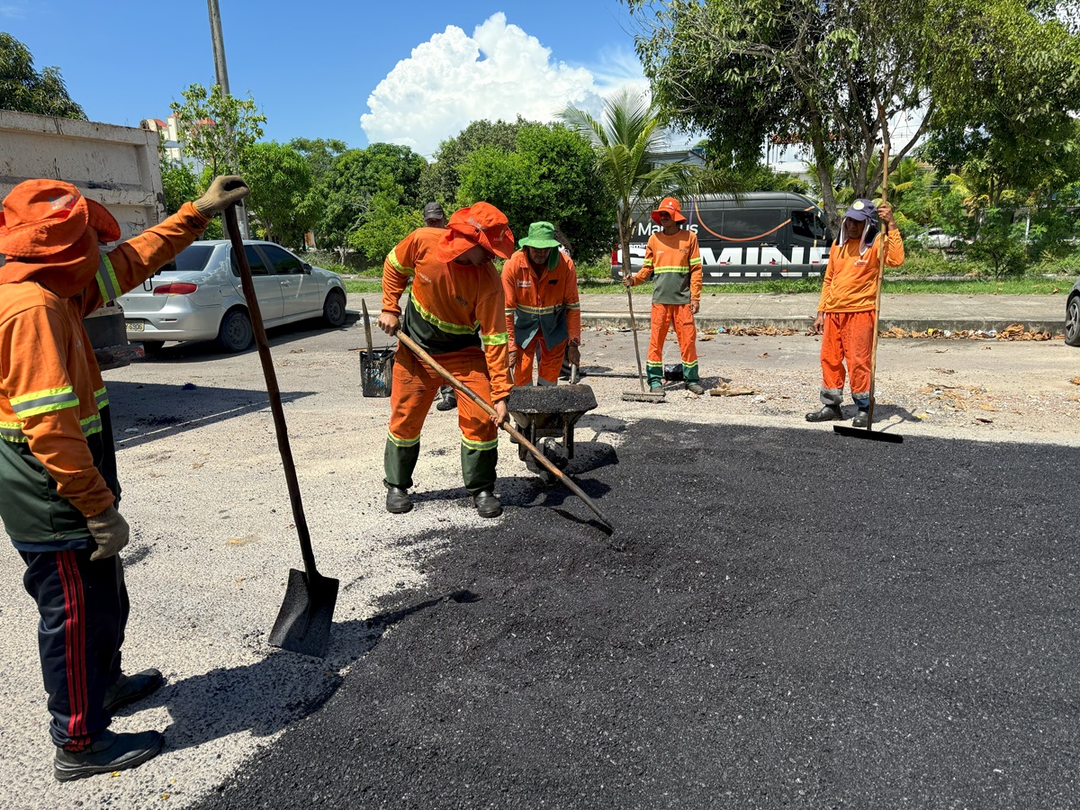 PMM reforça segurança viária com manutenção asfáltica no bairro Japiim