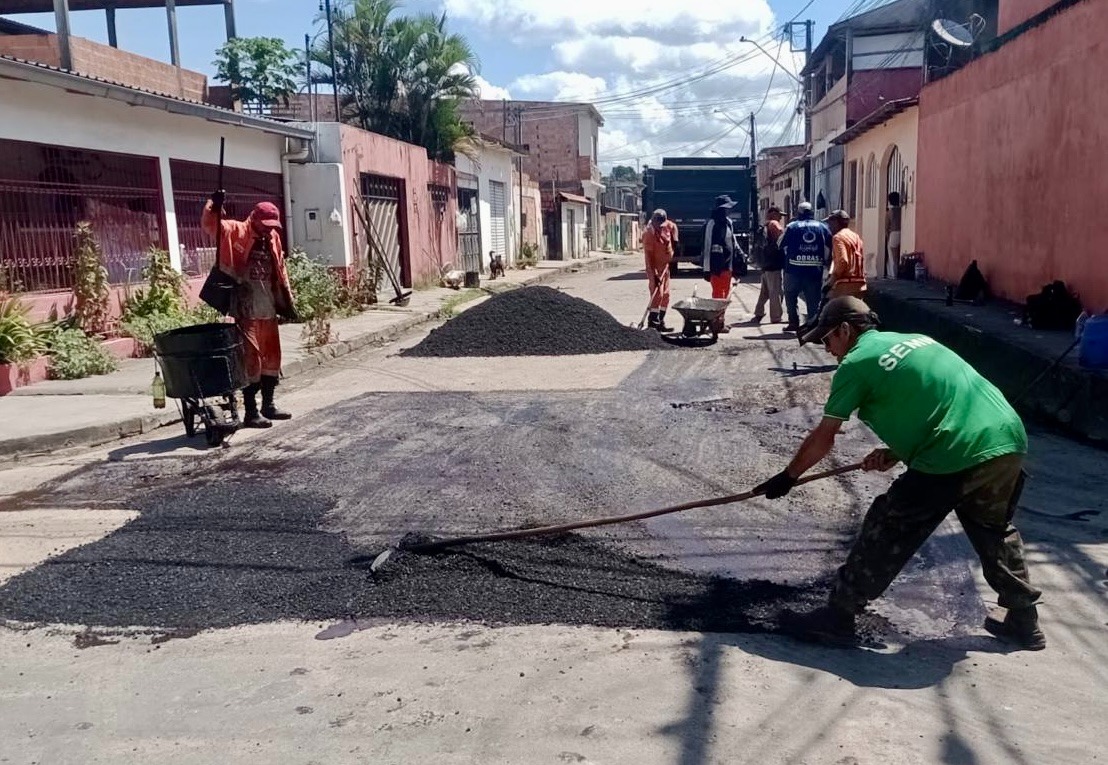 Prefeitura realiza manutenção asfáltica no bairro Jorge Teixeira
