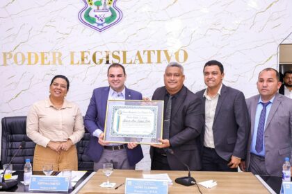 Representante da Calha do Madeira, presidente Roberto Cidade recebe Título de Cidadão Novolindense