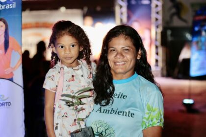 Doação de 1.600 mudas aos moradores do bairro Lago Azul