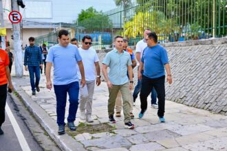 Prefeito David Almeida inicia ‘Mutirão no Bairro’ no Centro com foco em melhorias para o comércio, turismo e a valorização do espaço urbano