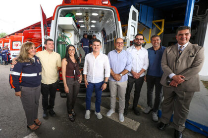 Prefeito David Almeida reforça atendimento pré-hospitalar com entrega de mais cinco novas ambulâncias ao Samu Manaus