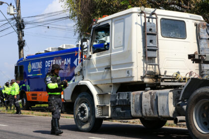 Prefeitura remove oito caminhões durante Carga Pesada