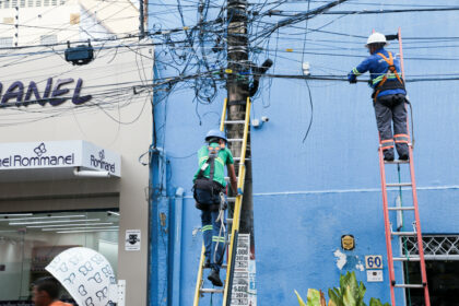 Prefeitura avança na limpeza visual na rua Doutor Moreira
