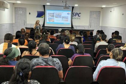 Prefeitura de Manaus capacita vendedores informais para o festival ‘#SouManaus Passo a Paço 2025’