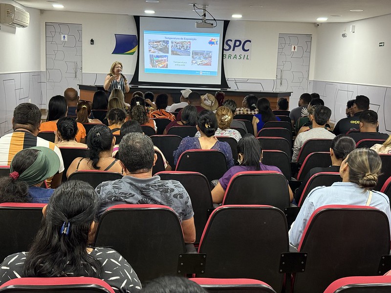Prefeitura de Manaus capacita vendedores informais para o festival ‘#SouManaus Passo a Paço 2025’