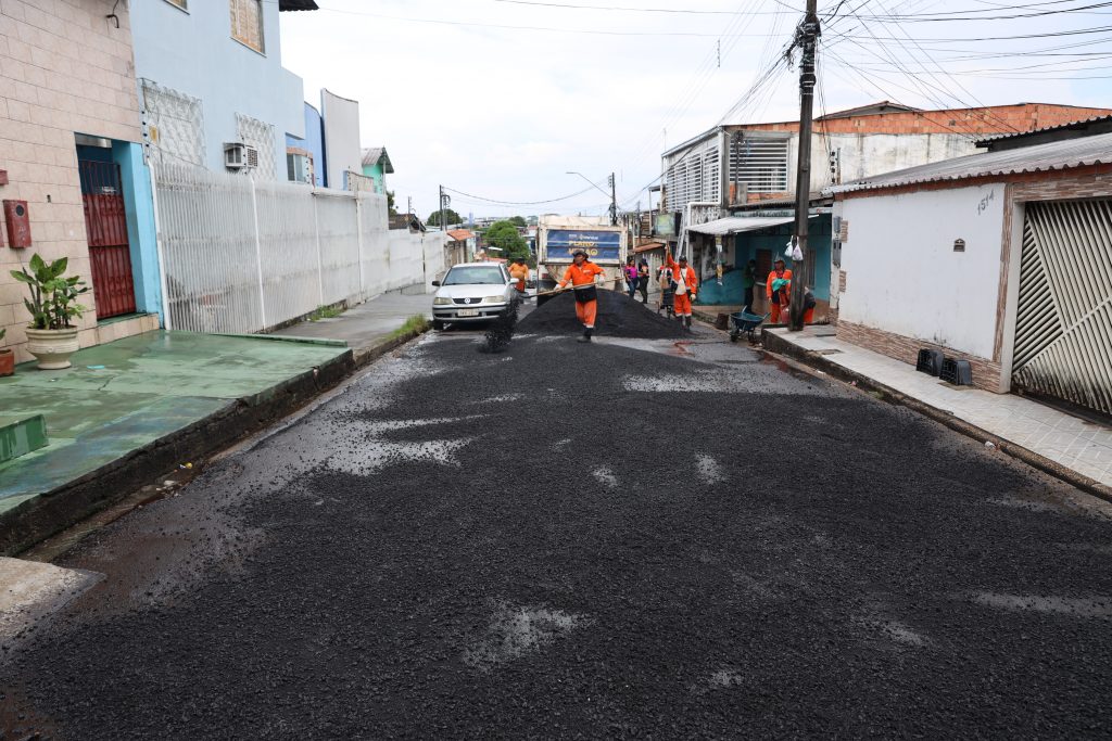 Prefeitura de Manaus realiza manutenção asfáltica no bairro Petrópolis