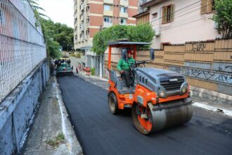 Prefeitura de Manaus intensifica recapeamento de vias no centro histórico durante Mutirão