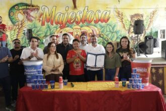 Governador Wilson Lima acompanha trabalhos das cirandas em Manacapuru e entrega EPIs e copos de água para o festival