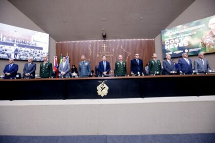 Adjuto Afonso homenageia general Costa Neves com o Título de Cidadão do Amazonas