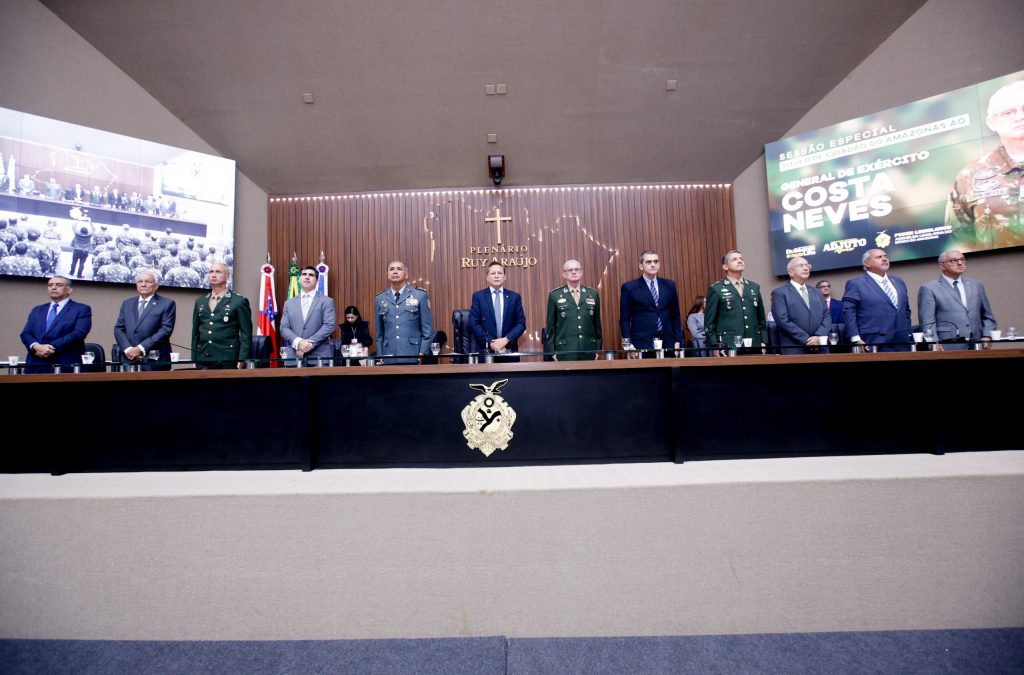 Adjuto Afonso homenageia general Costa Neves com o Título de Cidadão do Amazonas