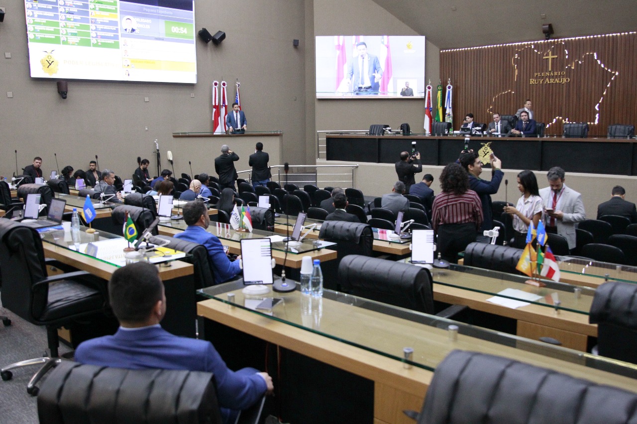 Assembleia Legislativa do Amazonas analisa 63 projetos, incluindo 10 novos PLs no primeiro dia de pauta