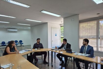 CGE-AM recebe Transparência Internacional para alinhar cooperação em obras de infraestrutura