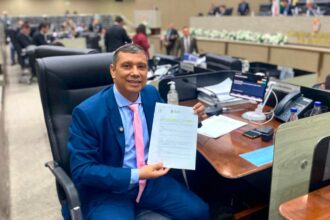 ‘Alfabetiza 60+’: Carlos Pai Amado propõe programa de alfabetização para idosos em Manaus