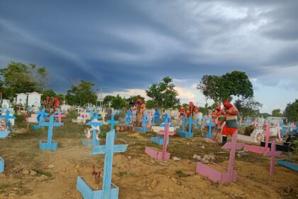 Cemitérios públicos de Manaus terão missas e cultos no Dia dos Pais com estrutura reforçada pela prefeitura para receber visitantes