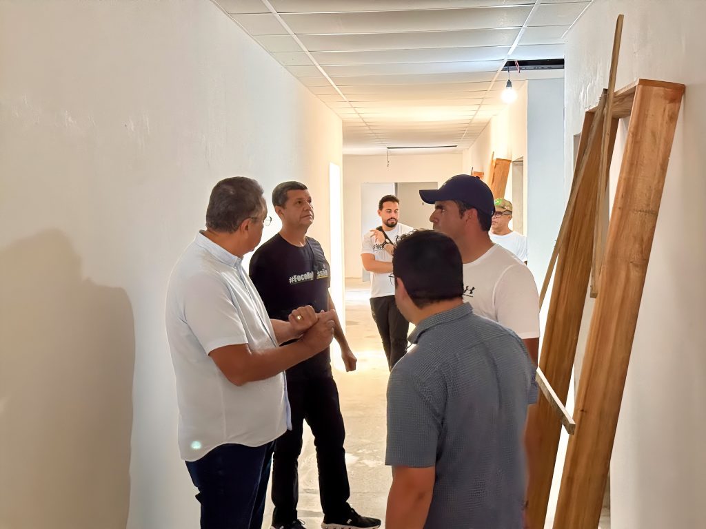Comandante Dan visita obras do hospital de Careiro da Várzea, que conta com emenda parlamentar de sua autoria