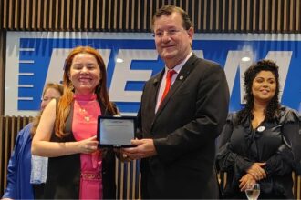 Vereador Zé Ricardo recebe título de ‘Economista do Ano’ no Amazonas