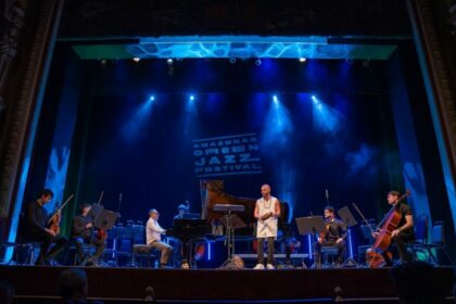 Piano solo, acompanhado por Orquestra de Câmara, emociona na terceira noite do Amazonas Green Jazz Festival