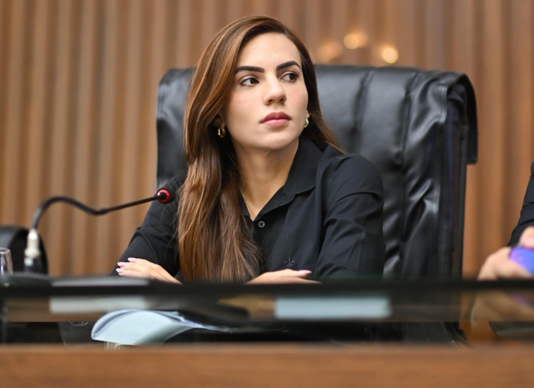 Deputada Débora Menezes apresenta PL para combater a adultização e a exposição indevida de crianças nas redes sociais