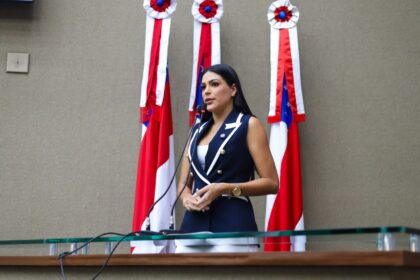 Deputada Mayra Dias cobra explicações sobre atraso na entrega do Hospital do Sangue