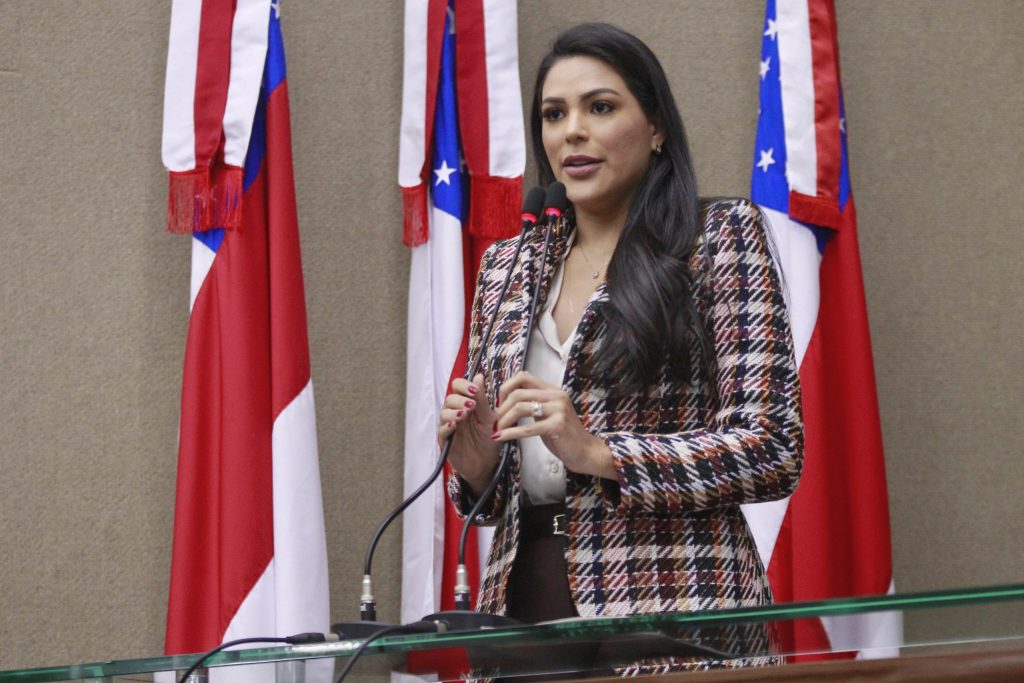Deputada Mayra Dias propõe campanha estadual de conscientização sobre segurança digital no Amazonas Deputada Mayra Dias propõe campanha estadual de conscientização sobre segurança digital no Amazonas