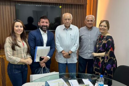 Deputado Carlinhos Bessa articula fortalecimento do Sebrae no interior e defende expansão das ações em Tefé
