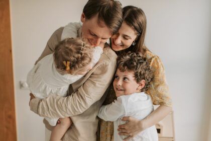 Estamos Sempre Bem: O Amor que Planta Raízes e Constrói Futuro