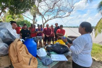 Sema Amazonas atividade seringueira da RDS do Rio Madeira com entrega de 21 kits de trabalho