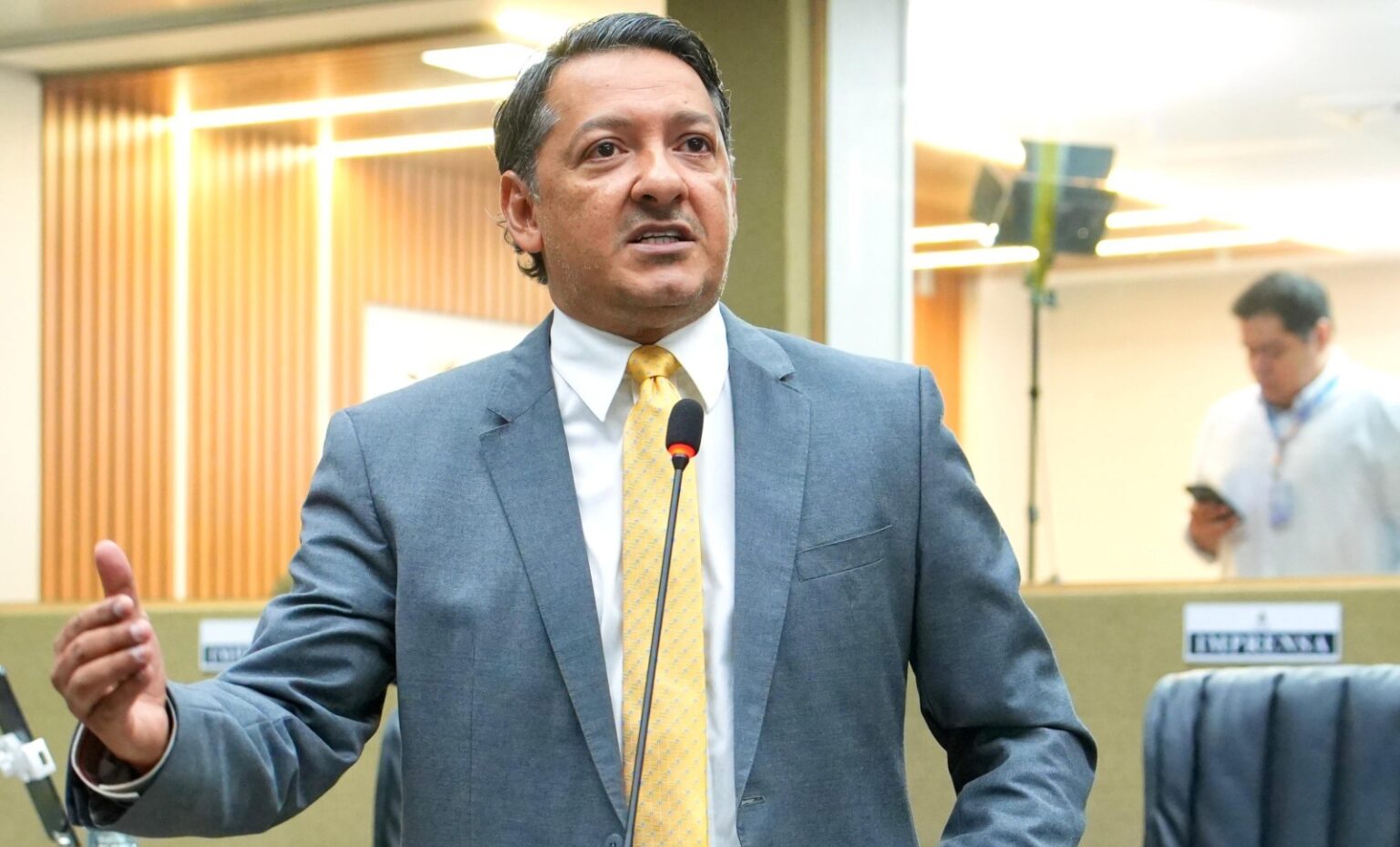 Em defesa das mulheres Aprovado Projeto de Lei do deputado Felipe Souza que garante defesa pessoal com armas de eletrochoque