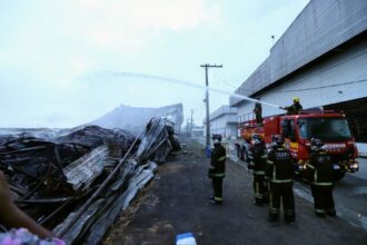 Em menos de 48 horas, Corpo de Bombeiros do Amazonas elimina todos os focos de incêndio da ocorrência nas empresas do Distrito Industrial 2